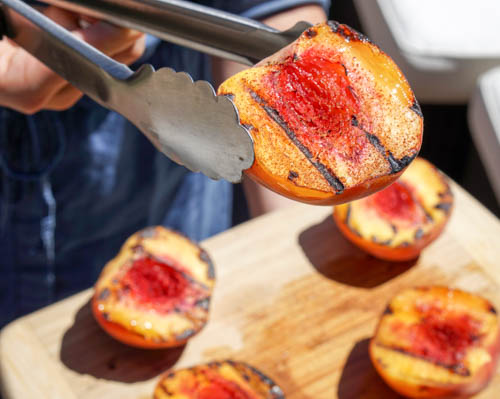 Cinnamon Grilled Peaches: a quick and healthy dessert perfect for summer Bar-B-Ques!