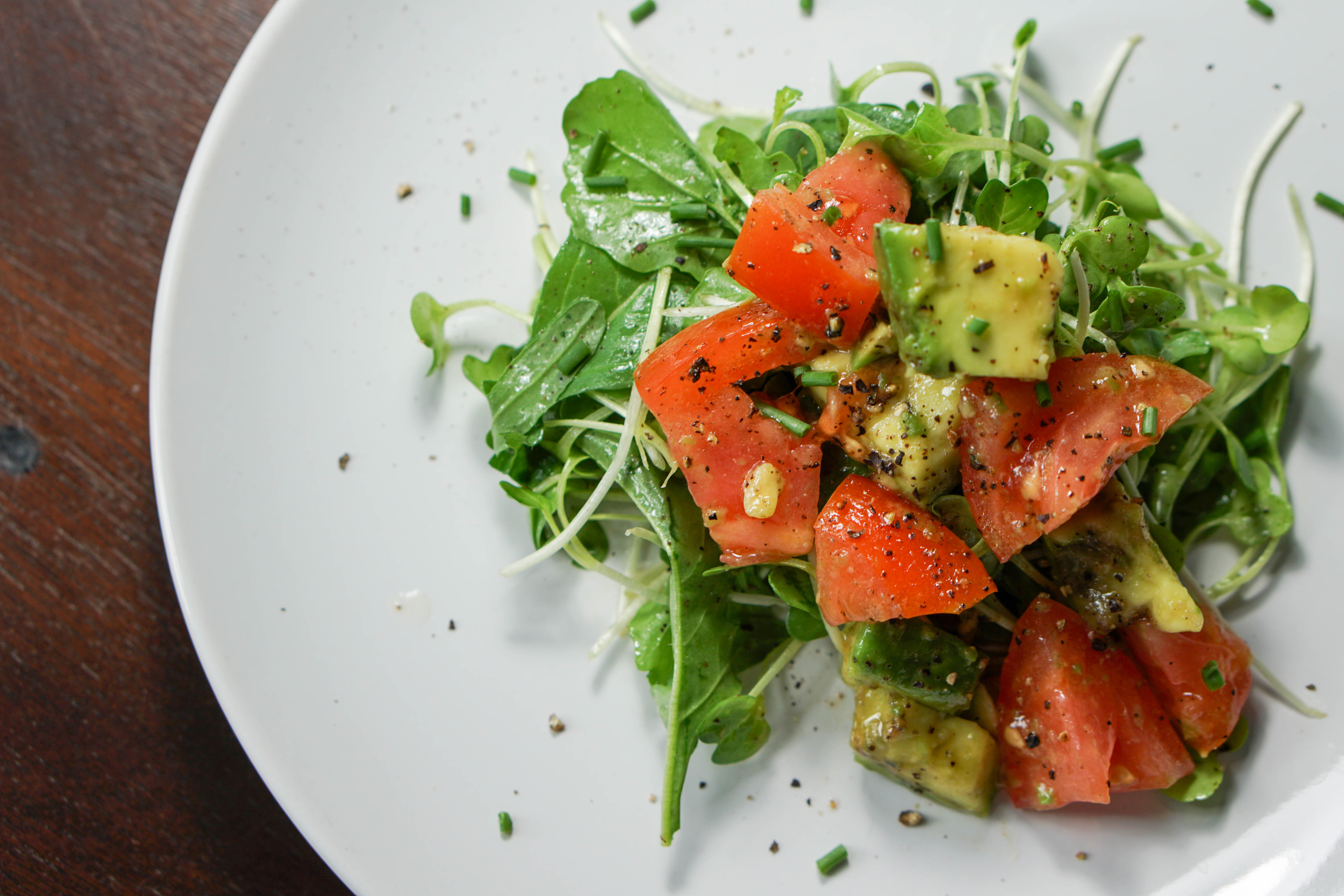 Quick, Easy and Nutritious Salad: Tomato and Avo on Arugula and Micro Greens