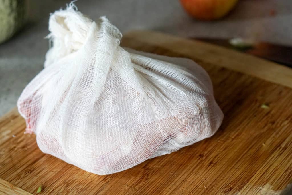 Jealthy Cooking Hack: Make savory and no-mess bone broth with cheesecloth!