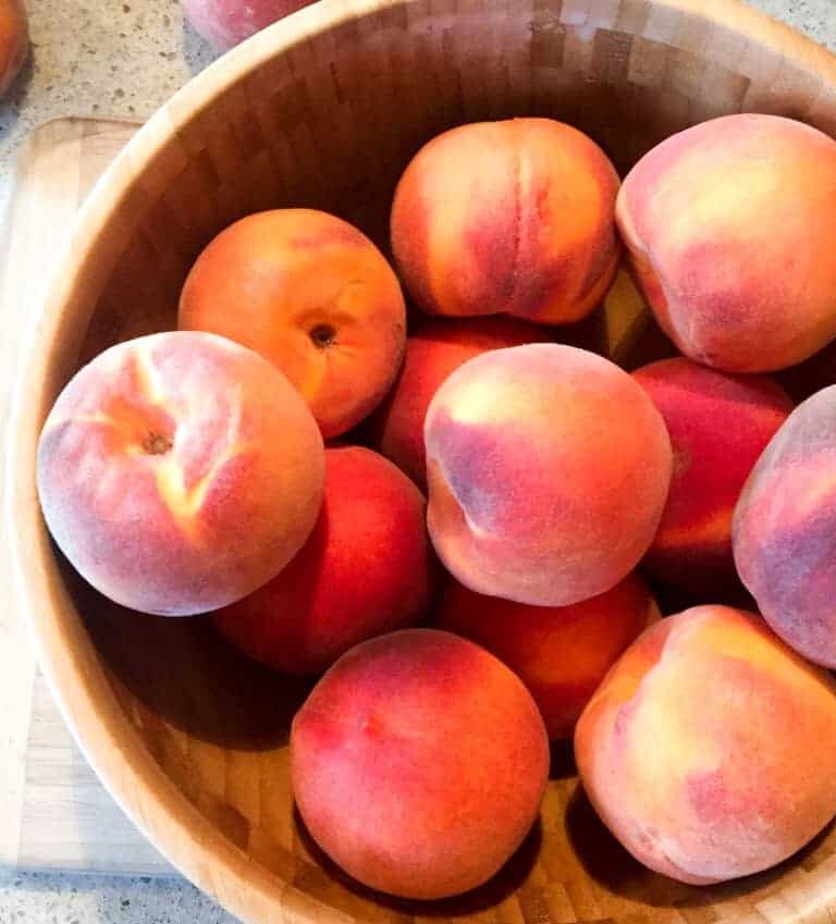 Enjoy peaches all year long with this healthy tutorial on how to Freeze Peaches