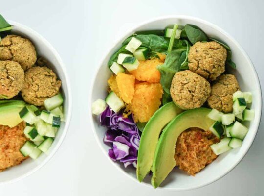Quick, fresh and Easy falafel bowls with roasted squash, avocado and harissa hummus recipe. A perfect healthy dinner. Absolutely delish and satisfying.