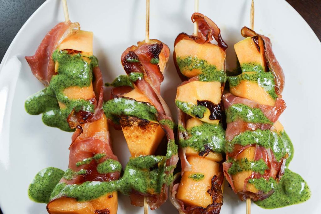 Looking for something a little healthier to spice up your barbecue? Try these grilled cantaloupe prosciutto skewers. Just 2 ingredients and paleo, gf, df.