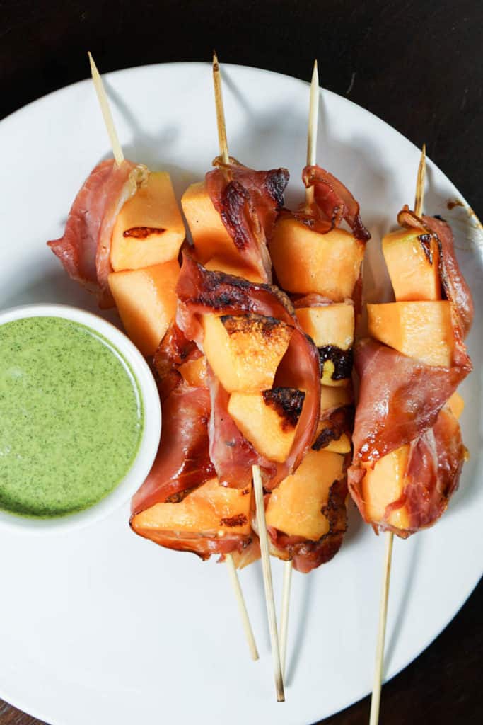 Looking for something a little healthier to spice up your barbecue? Try these grilled cantaloupe prosciutto skewers. Just 2 ingredients and paleo, gf, df.