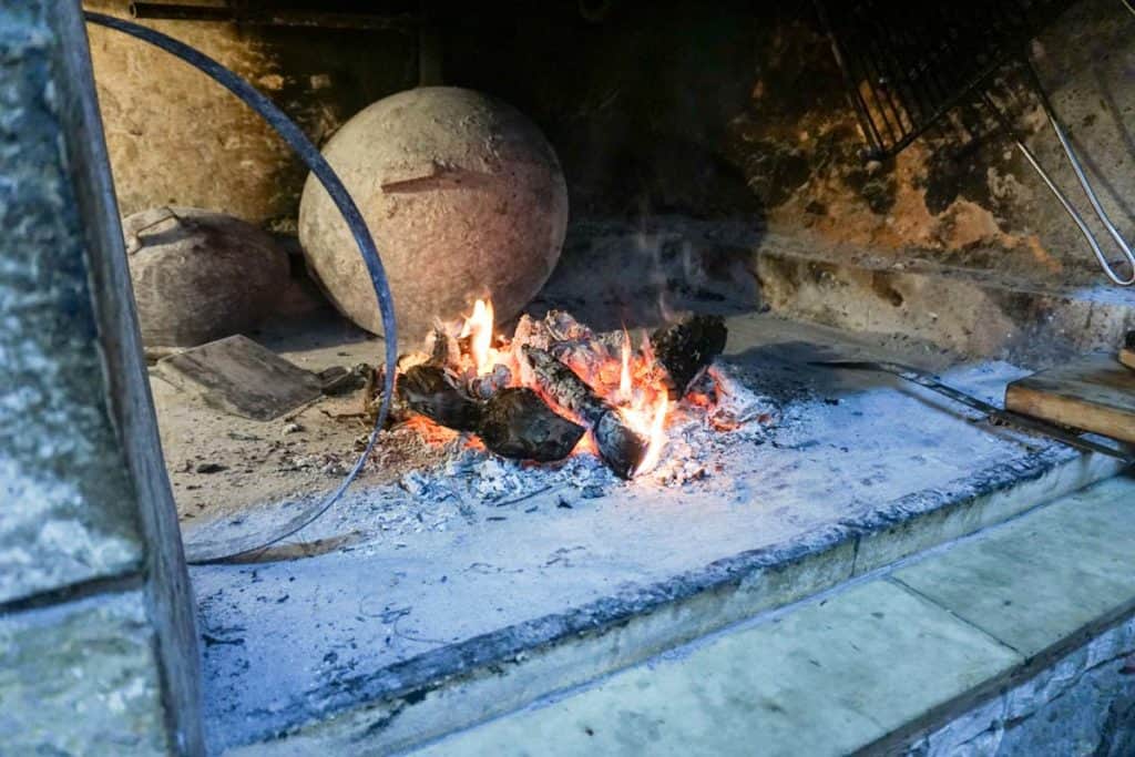 A traditional Croatian cooking class with Peka and a wine tour of dalmatian wineries on the Peljesac Peninsula. A perfect Dubrovnik day trip in Croatia