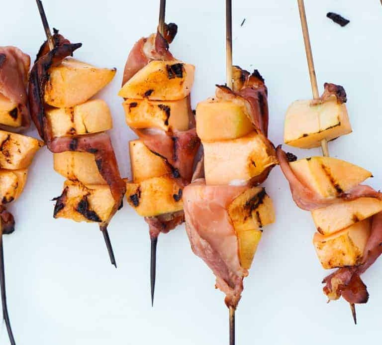 Looking for something a little healthier to spice up your barbecue? Try these grilled cantaloupe prosciutto skewers. Just 2 ingredients and paleo, gf, df.