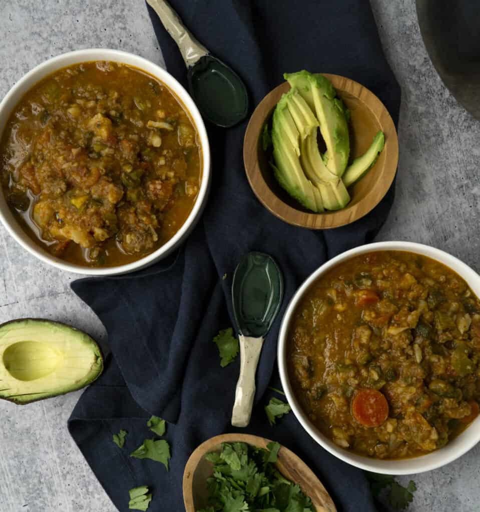 Pumpkin chili with toppings